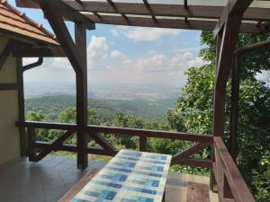 f4ec00f5-1db8-4ca1-afc0-91d8f900feec